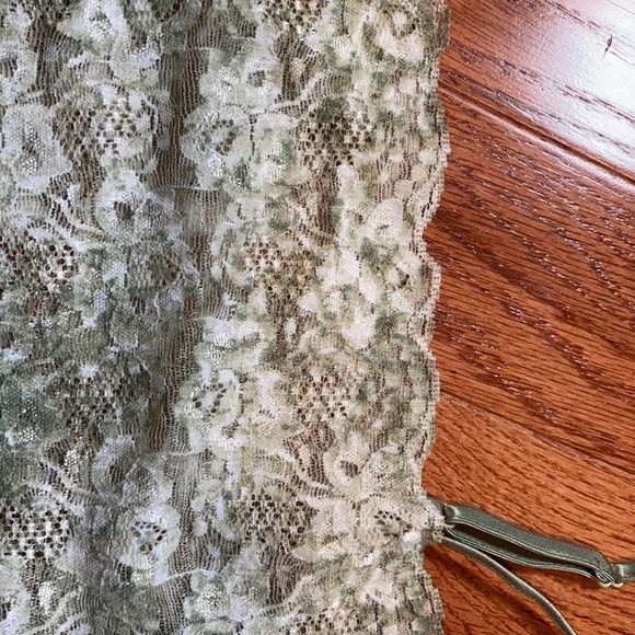 Green lace band camisole top w/ satin straps 90s - Picture 2 of 7